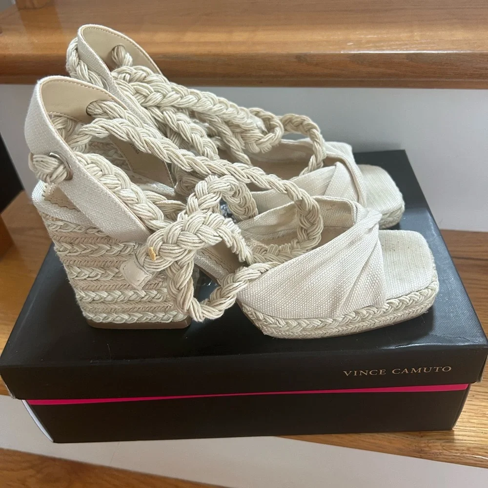 Vince Camuto Women's Tan Wedge Sandals VP Paddge